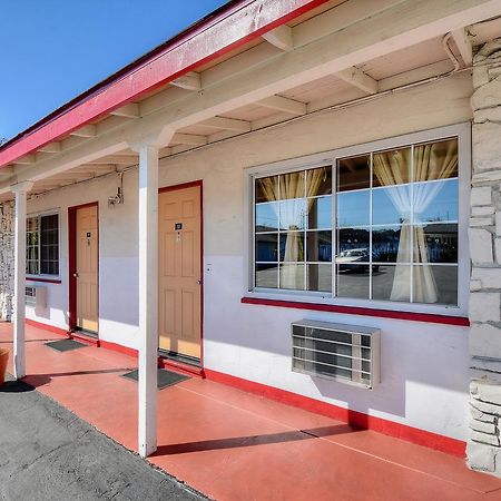 Bayside Inn Monterey Bagian luar foto