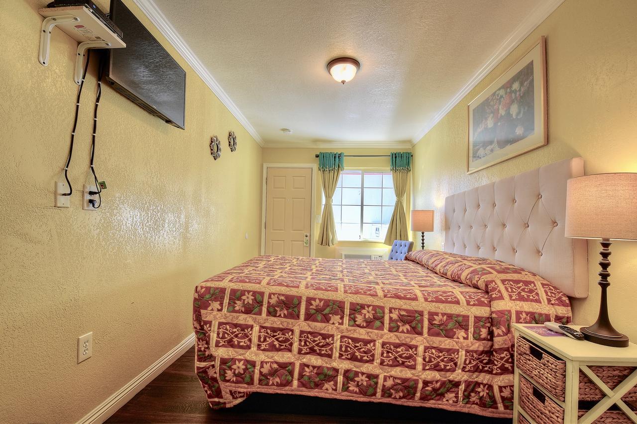 Bayside Inn Monterey Bagian luar foto