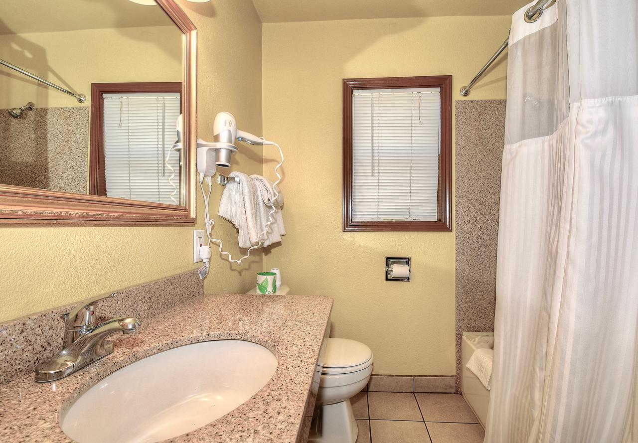 Bayside Inn Monterey Bagian luar foto