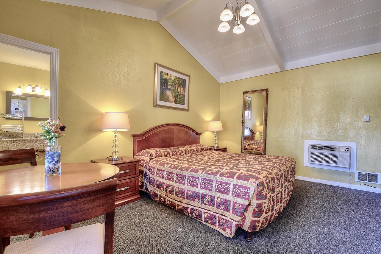 Bayside Inn Monterey Bagian luar foto