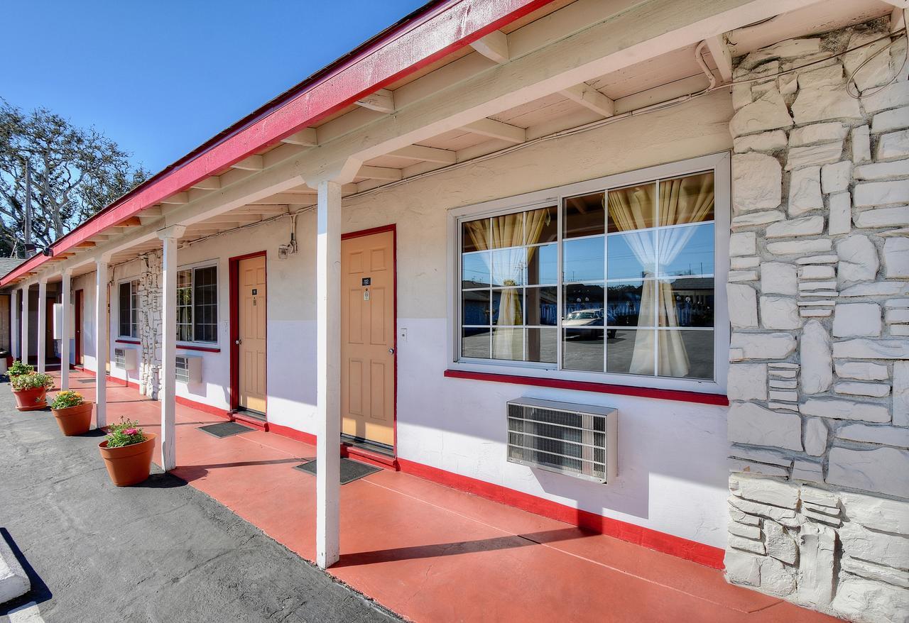 Bayside Inn Monterey Bagian luar foto